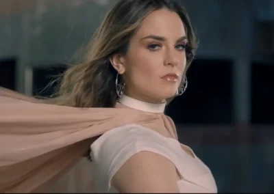 JoJo When Love Hurts – Music Video